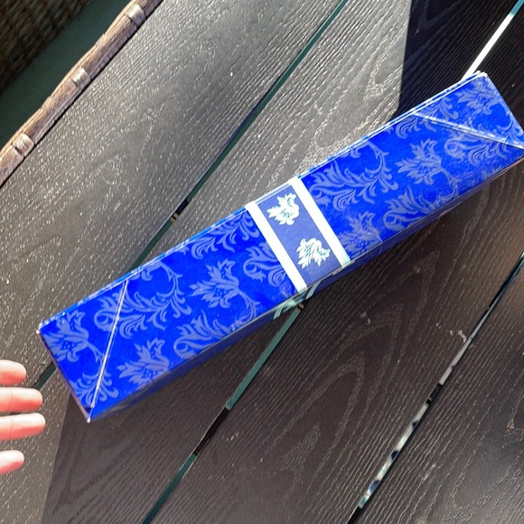 - NRFB Vintage 1995 AVON ~ Winter Velvet Barbie Doll ❄️ - Picture 11 of 14